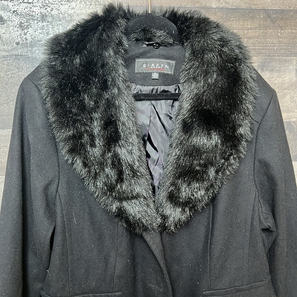 Classy Black Giacca Coat with Faux Fur Collar - Picture 2 of 7